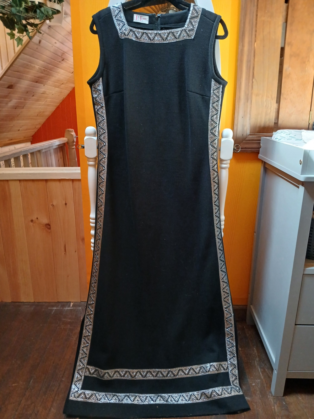 Vintage R & K Knits Elegant Black Sleeveless Maxi Dress with Metallic Trim